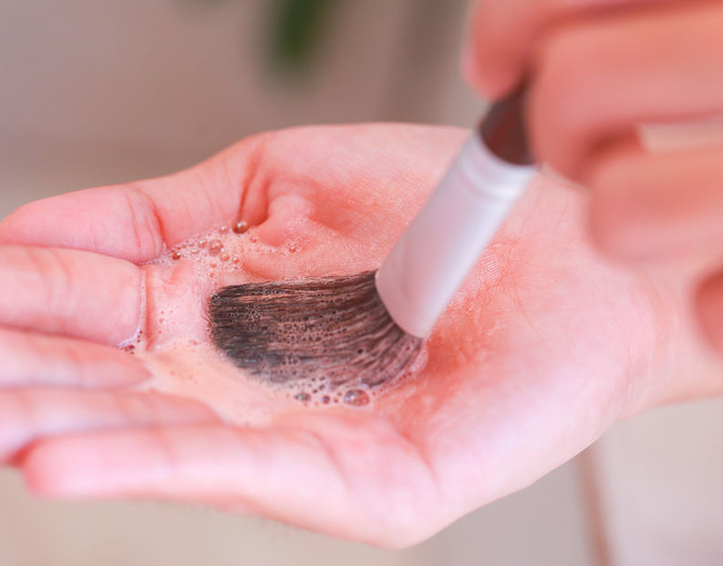 Как мыть кисти для макияжа. 3 способа, чистка и уход